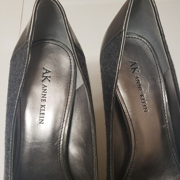 Anne Klein Women’s Two-Tone Grey Penny Loafer High Heels Size 10M Pre-Owned Good - Picture 6 of 15